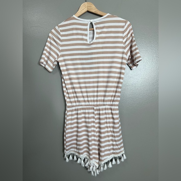 Pretty Little Thing playsuit romper white tan stripes tassel size 4 resort wear - Picture 5 of 6